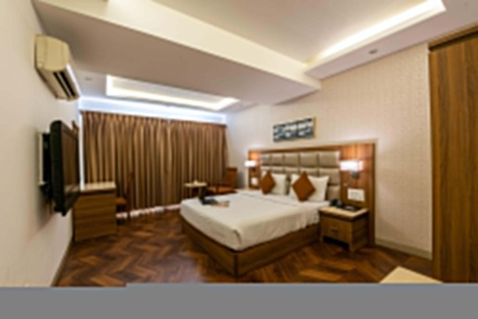 Hotel Treebo Trend Surya Nashik Exterior foto