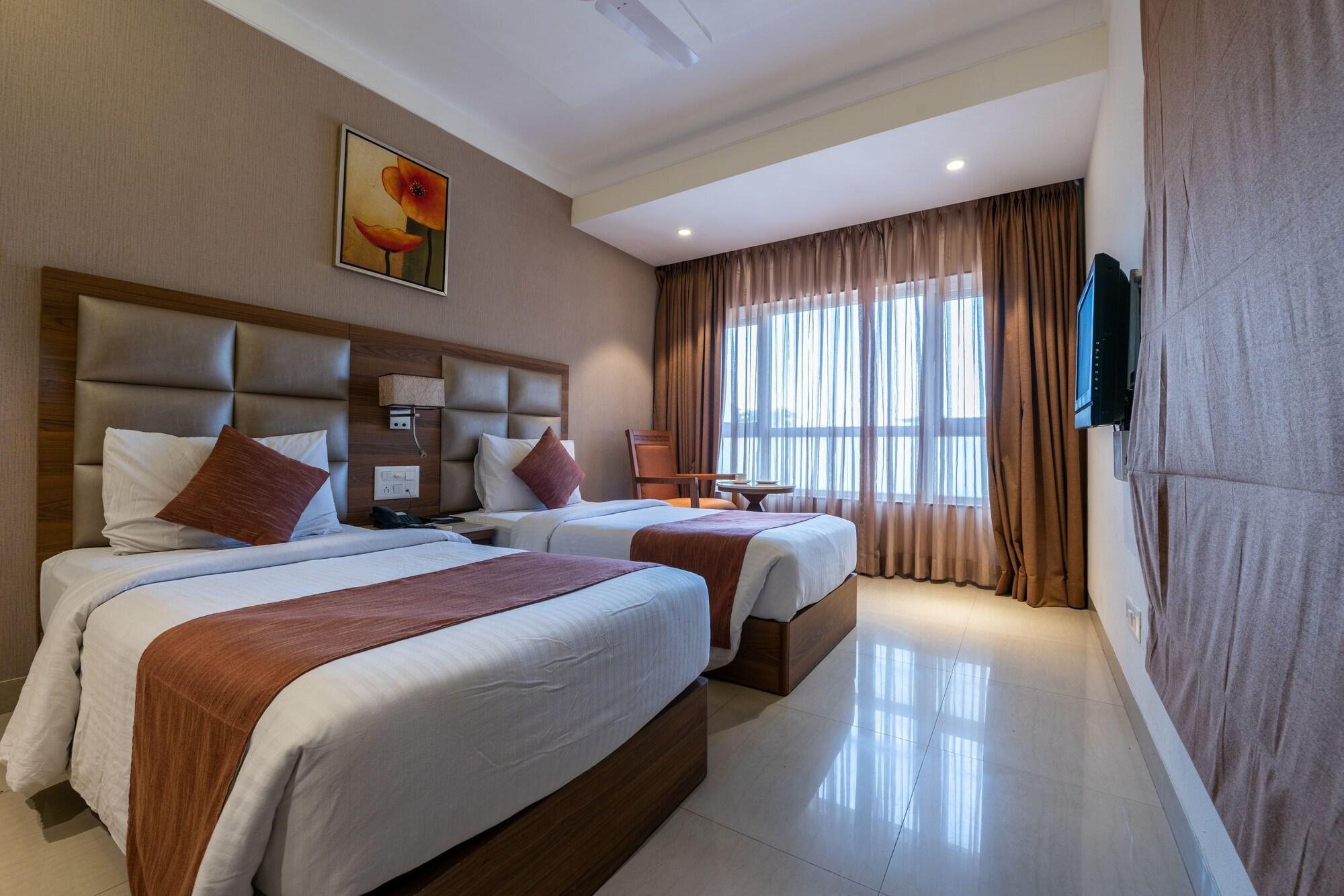 Hotel Treebo Trend Surya Nashik Exterior foto