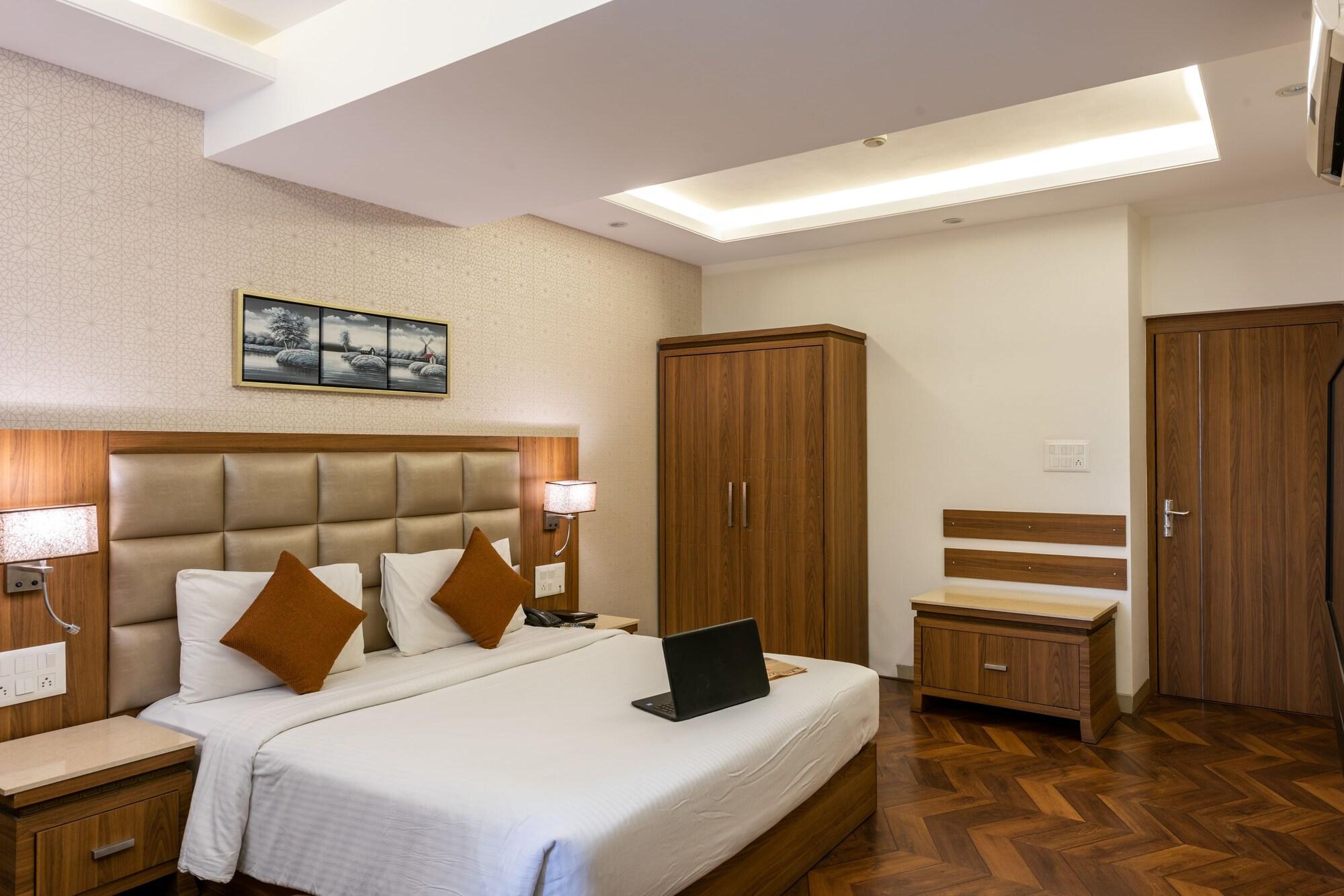 Hotel Treebo Trend Surya Nashik Exterior foto