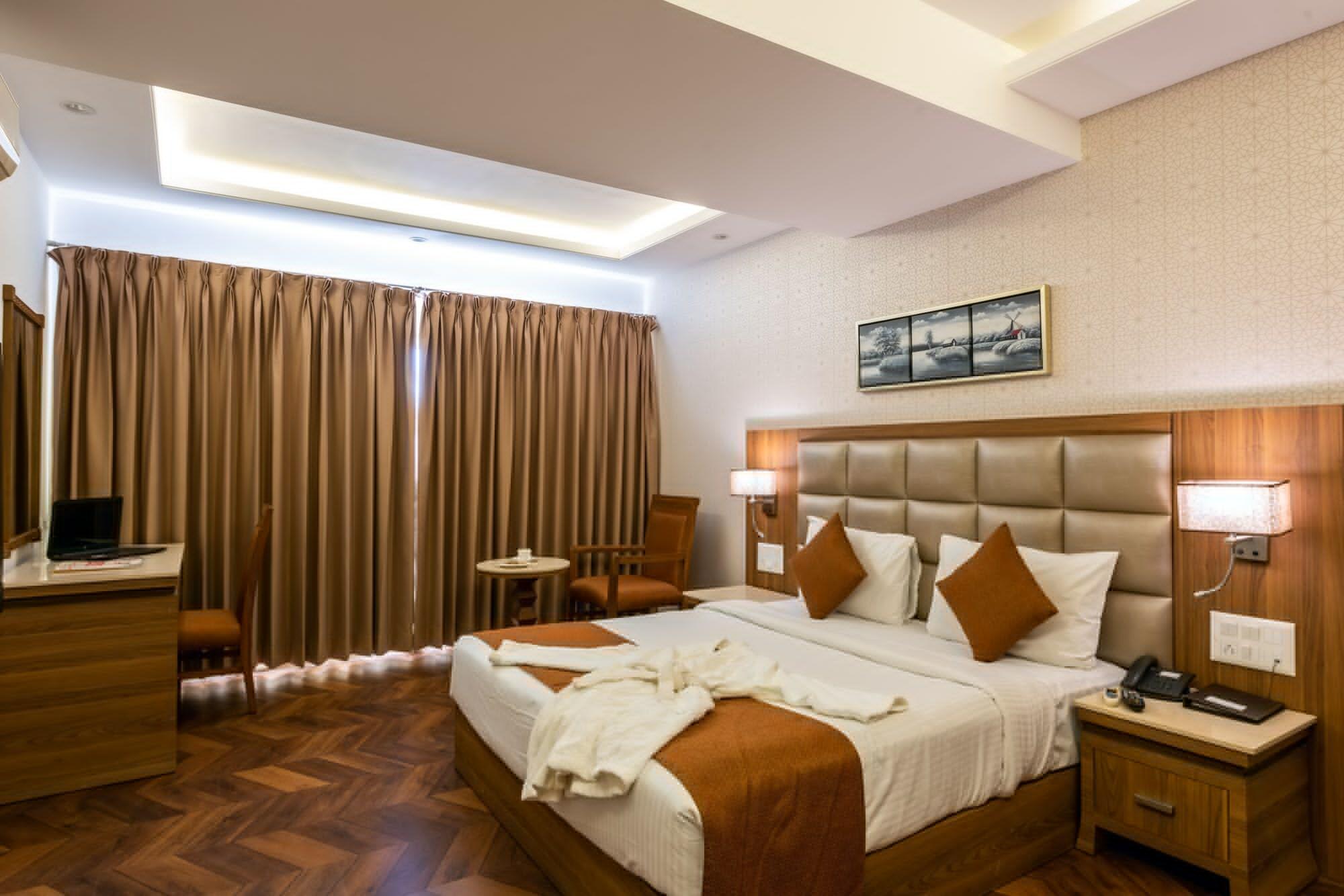 Hotel Treebo Trend Surya Nashik Exterior foto