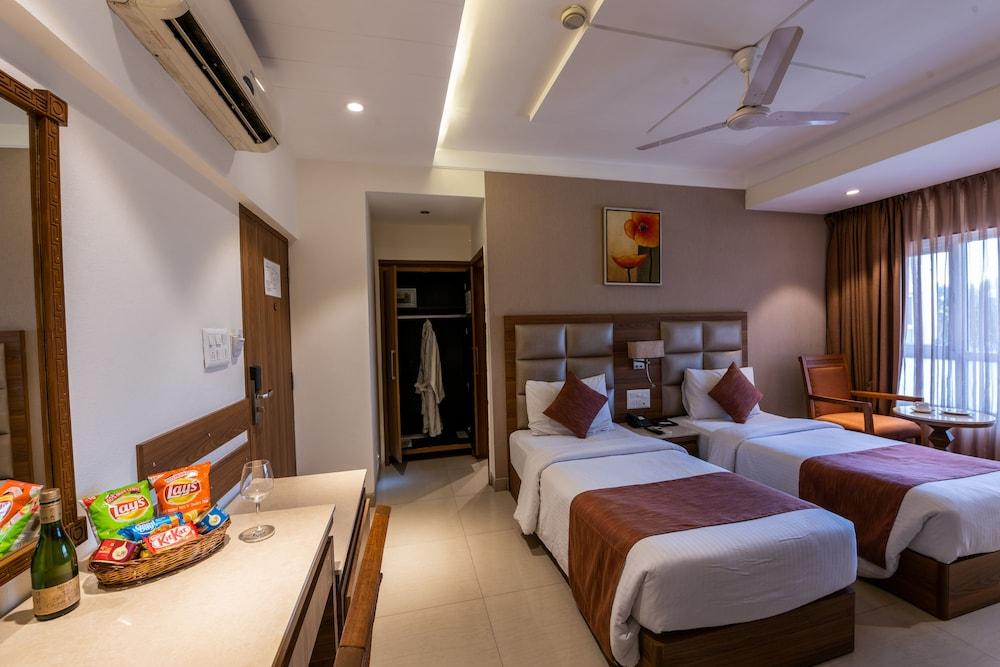 Hotel Treebo Trend Surya Nashik Exterior foto