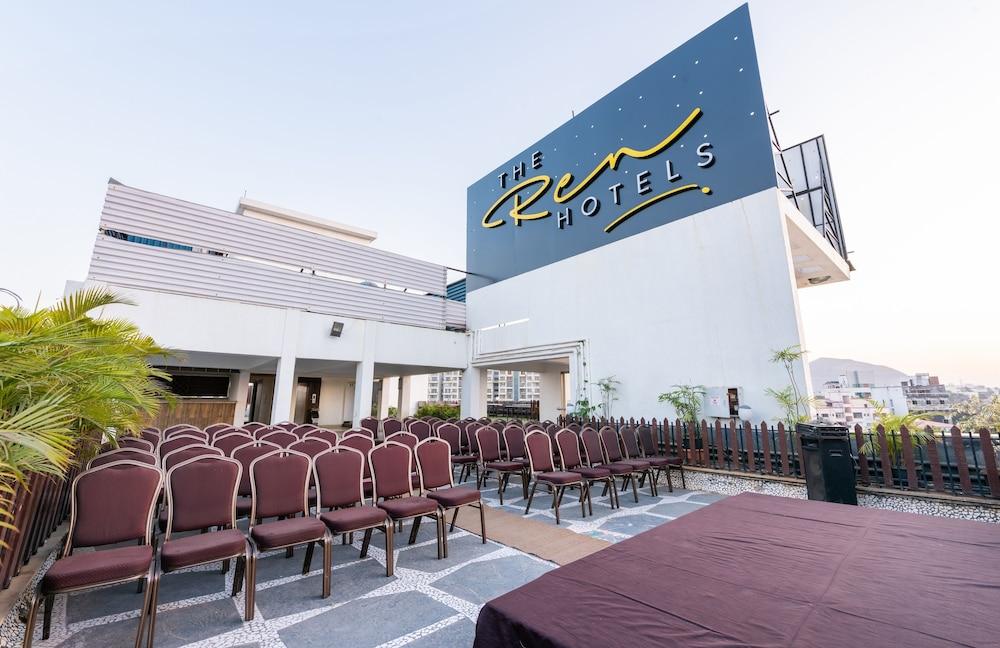 Hotel Treebo Trend Surya Nashik Exterior foto