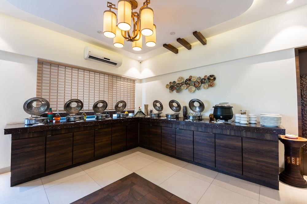 Hotel Treebo Trend Surya Nashik Exterior foto