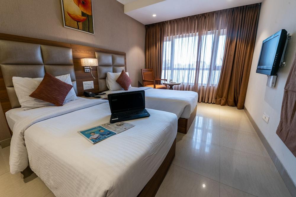 Hotel Treebo Trend Surya Nashik Exterior foto