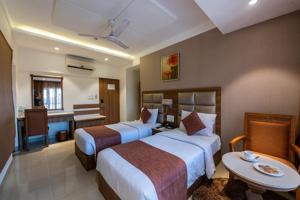 Hotel Treebo Trend Surya Nashik Exterior foto