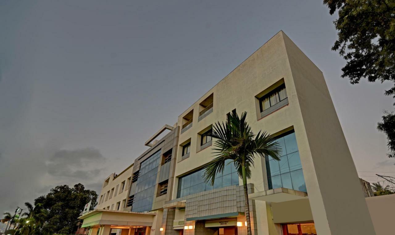 Hotel Treebo Trend Surya Nashik Exterior foto