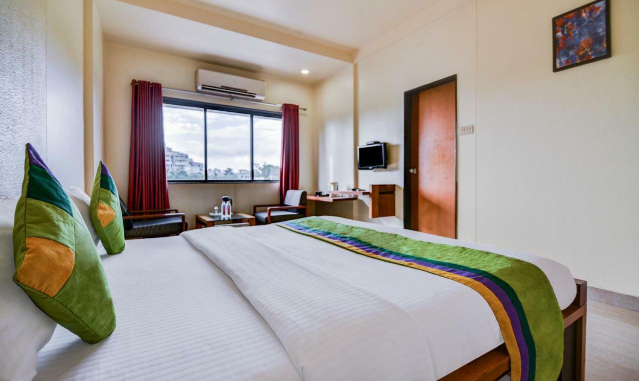 Hotel Treebo Trend Surya Nashik Exterior foto