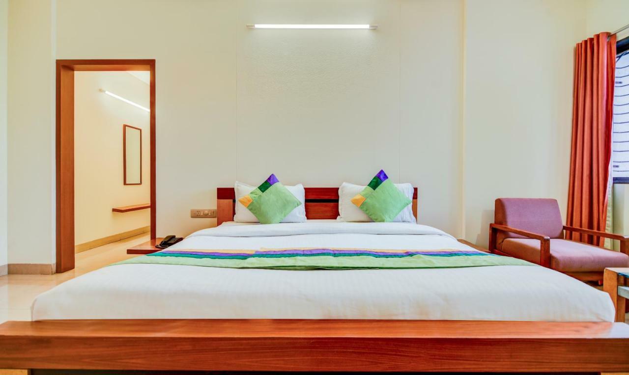 Hotel Treebo Trend Surya Nashik Exterior foto