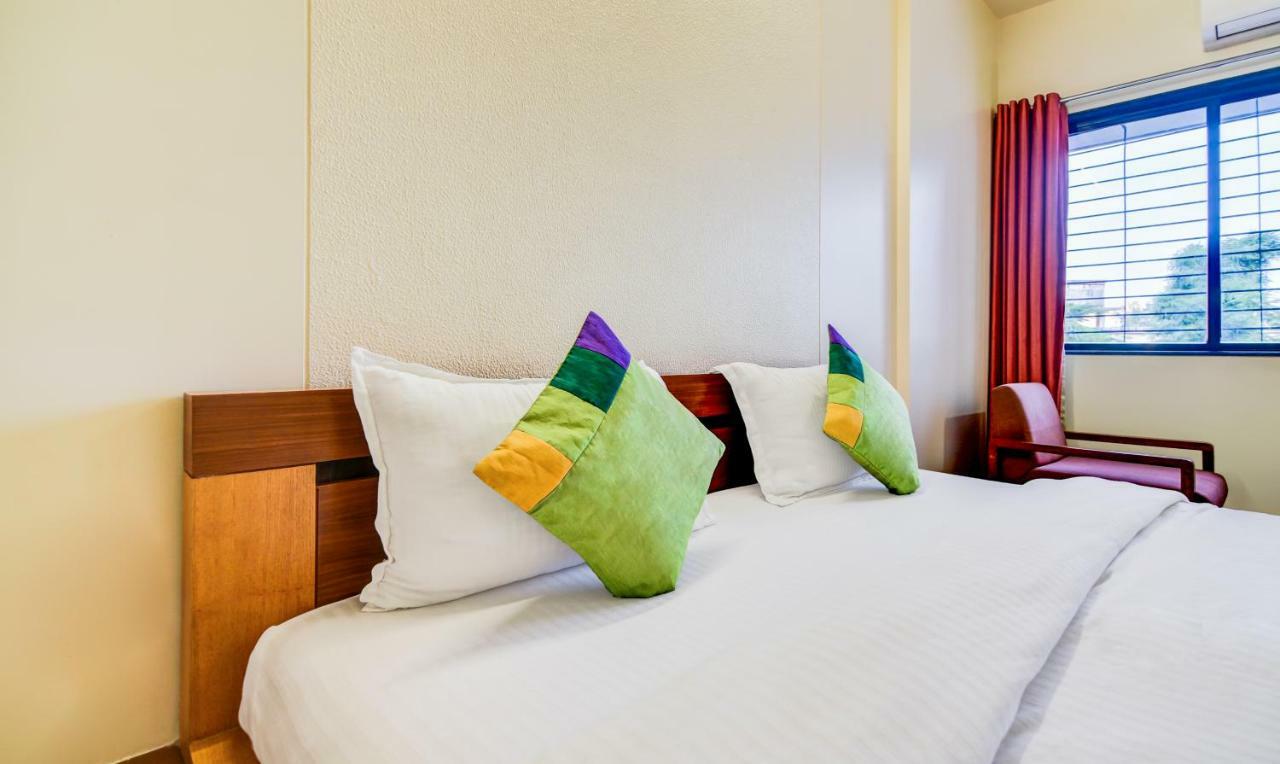 Hotel Treebo Trend Surya Nashik Exterior foto