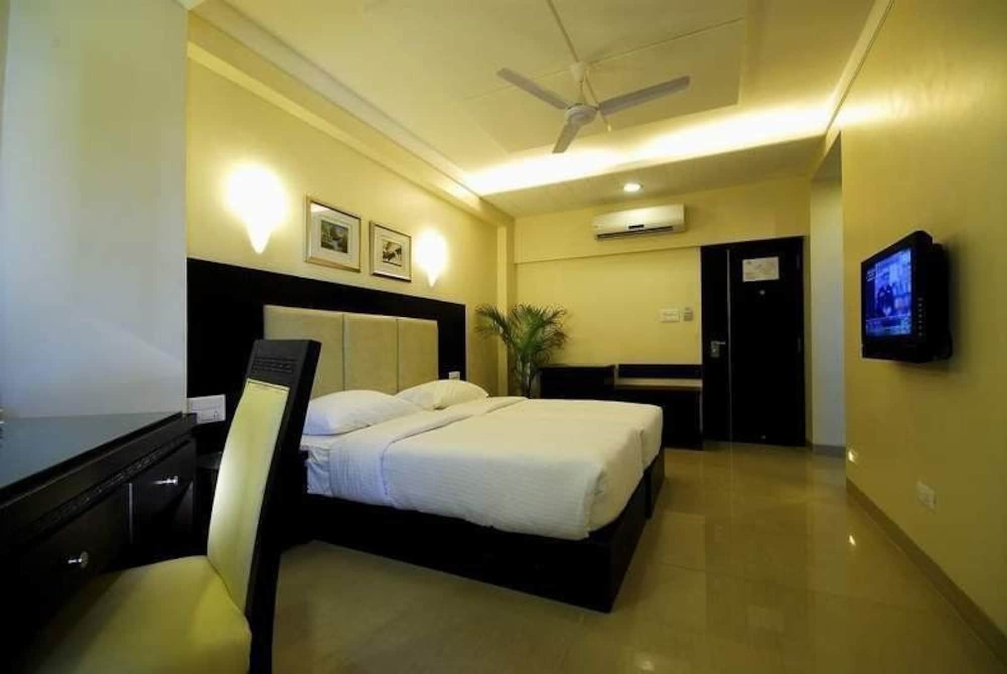 Hotel Treebo Trend Surya Nashik Exterior foto