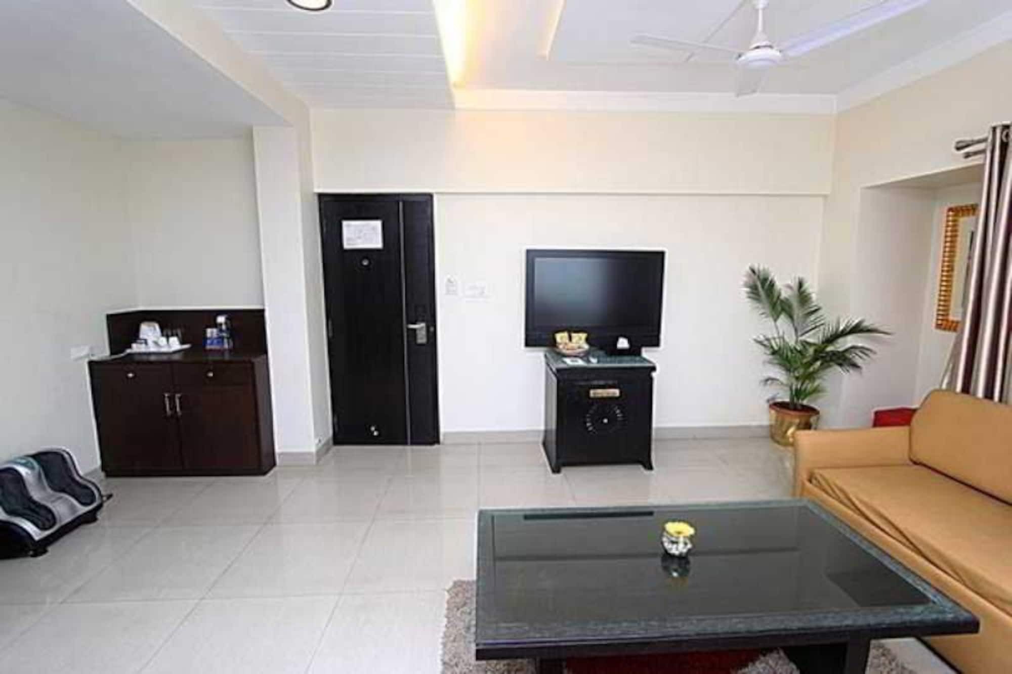 Hotel Treebo Trend Surya Nashik Exterior foto